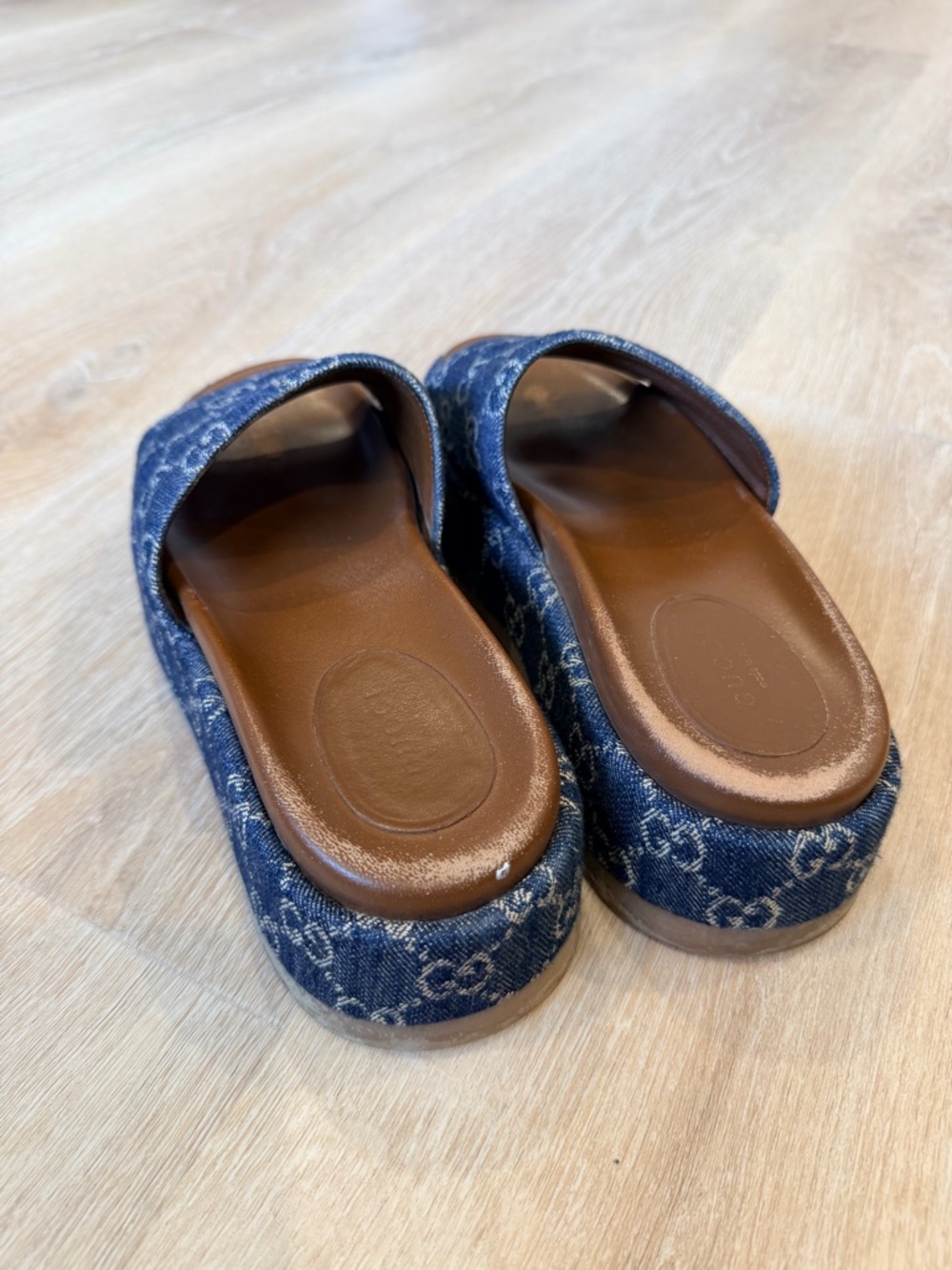 Gucci woman Denim Logo Slide Sandals in Blue and Brown - Picture 4 of 6